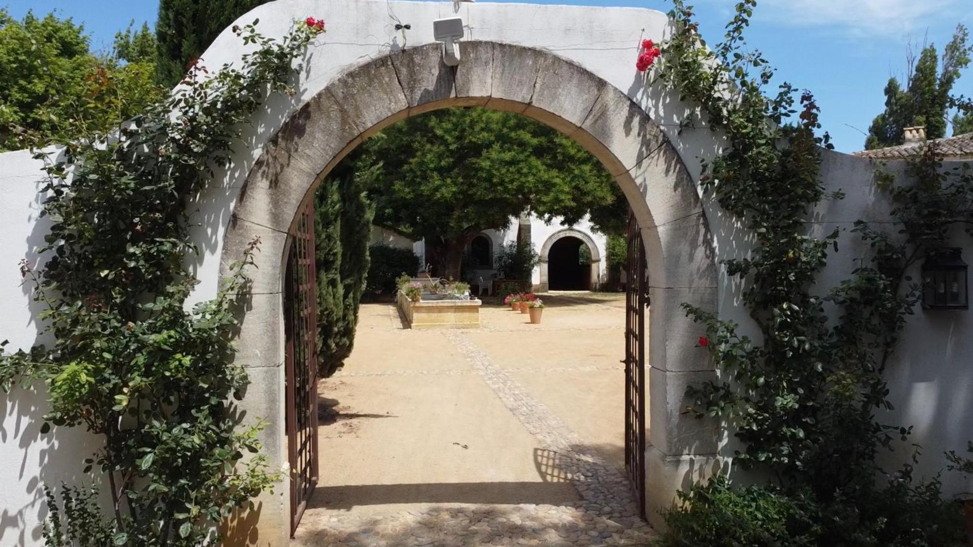 Vila Mas Des Becasses, En Provence - 22 Personnes Arles Exteriér fotografie